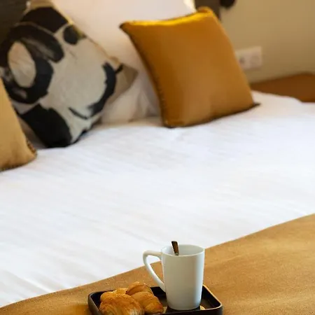 Chateau De Lastours - Le Bed & Breakfast