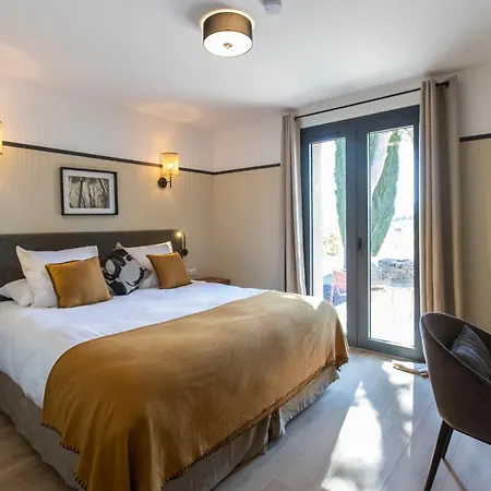 Bed and Breakfast Les Du Chateau De Lastours 4*