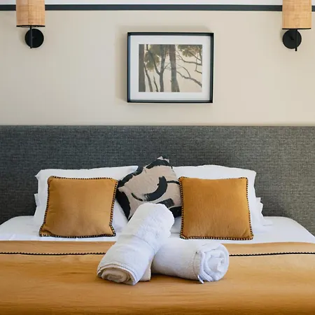 Chateau De Lastours - Le Bed & Breakfast