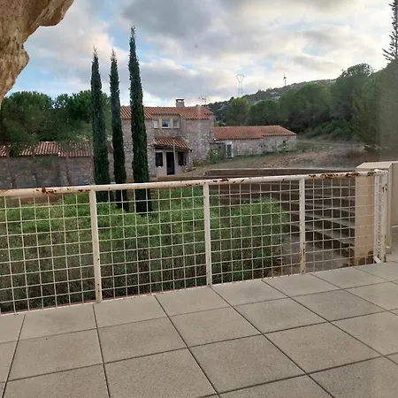 Les Du Chateau De Lastours Bed and Breakfast