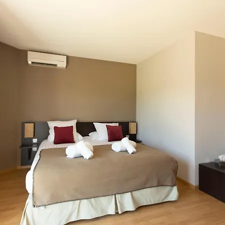 Chateau De Lastours, Hotel Spa Et Villas A Louer Bed and breakfast 3*