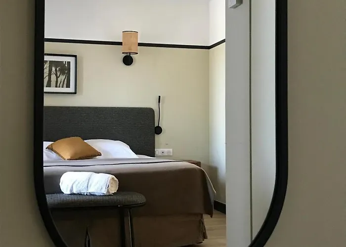 Les Du Château De Lastours Couette-café 4*